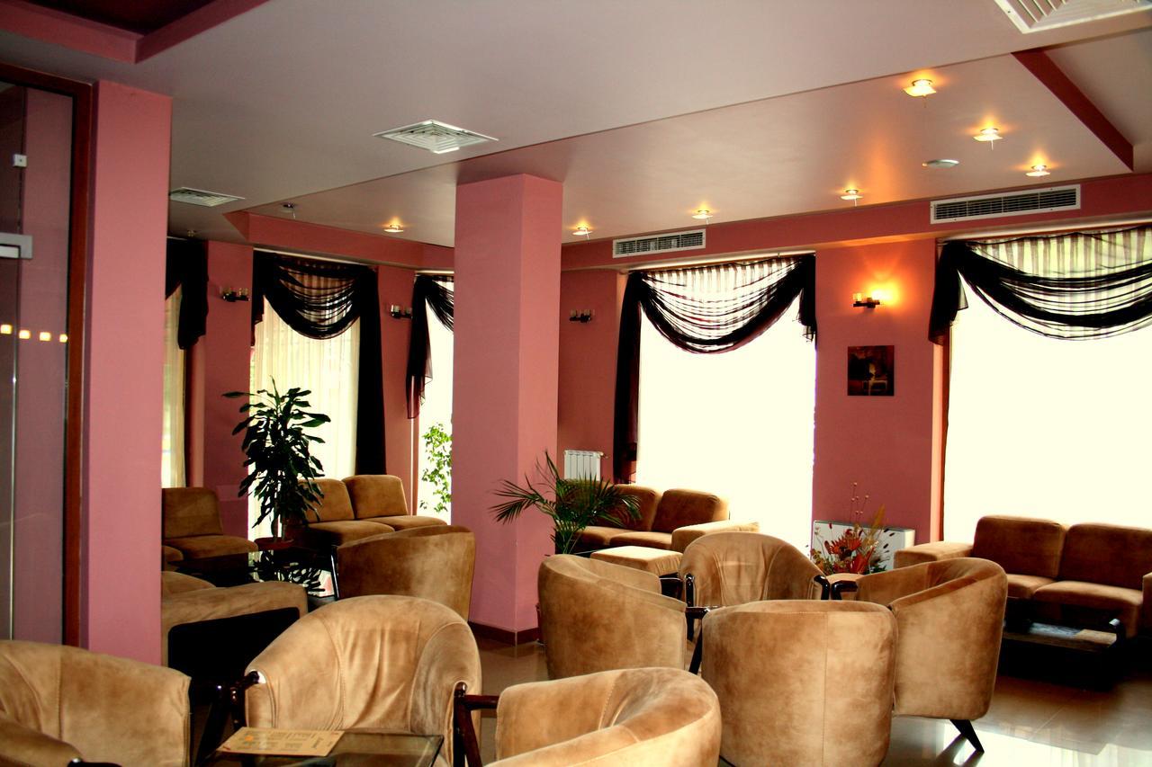 Hotel Elegant Карнобат Экстерьер фото